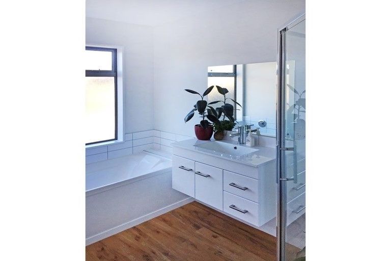 Photo of property in 5a Cone Peak Close, Lake Hayes, Queenstown, 9304