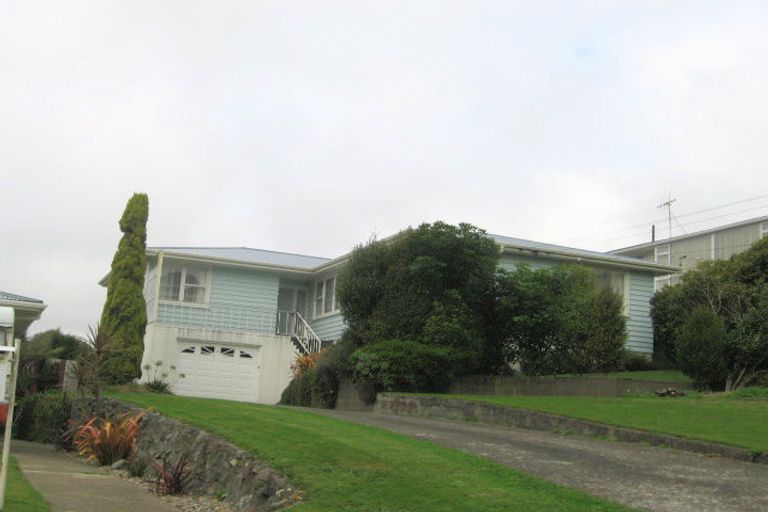 Photo of property in 7 Saint Edmund Crescent, Tawa, Wellington, 5028