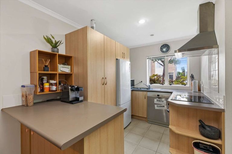 Photo of property in 65 Brashier Circle, Sunnyvale, Auckland, 0612