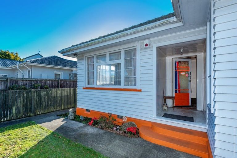 Photo of property in 2/102 Yaldhurst Road, Sockburn, Christchurch, 8042