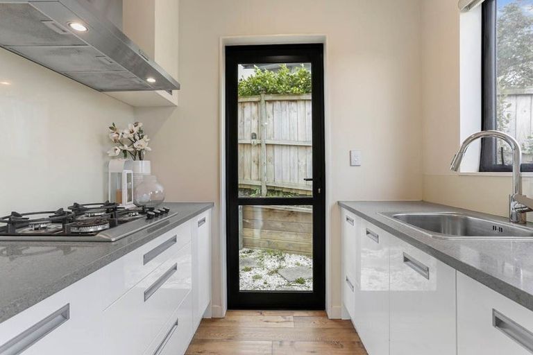 Photo of property in 65 Masons Road, Oteha, Auckland, 0632