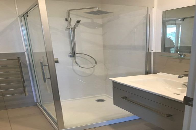 Photo of property in Wyndham Gardens Apartments, 30 Red Oaks Drive, Frankton, Queenstown, 9300