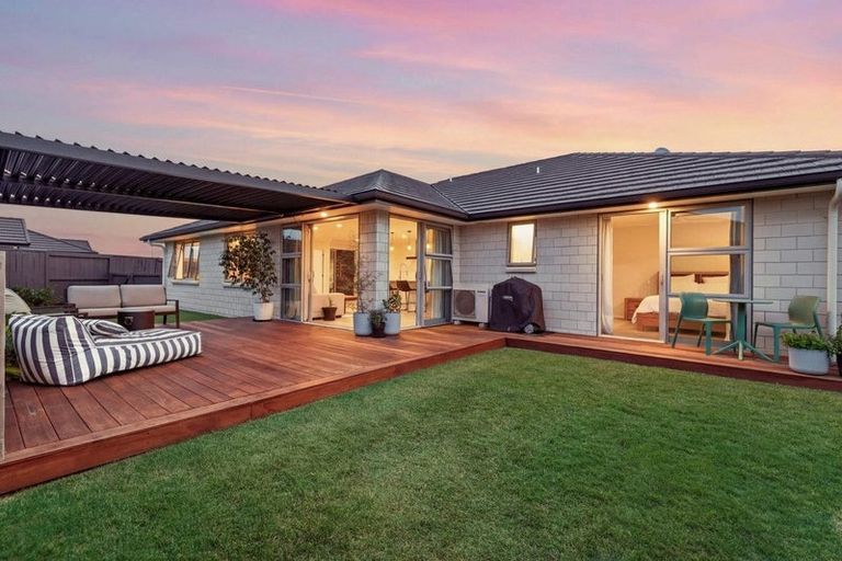 Photo of property in 33 Te Kio Crescent, Papamoa Beach, Papamoa, 3118