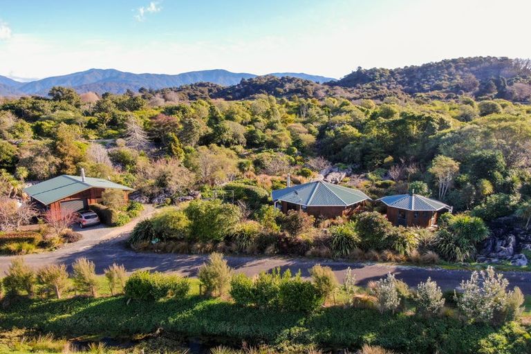 Photo of property in 10 Labyrinth Lane, Takaka, 7183