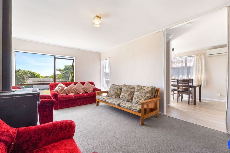 Photo of property in 132 Finlayson Avenue, Clendon Park, Auckland, 2103