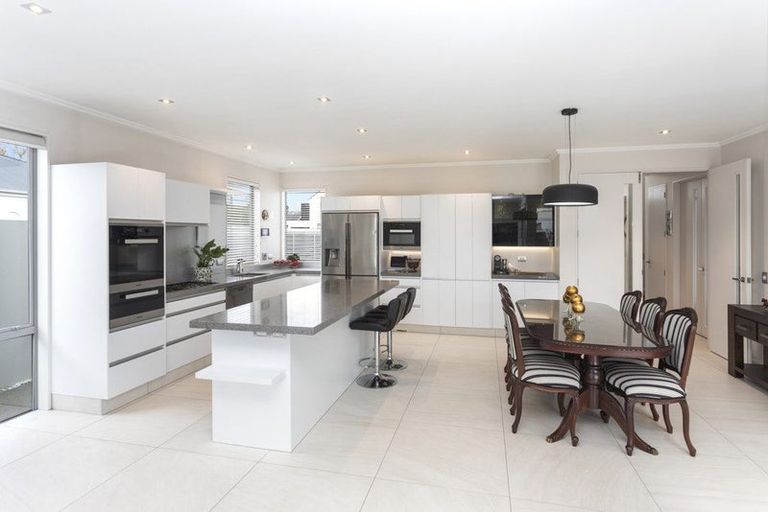 Photo of property in 11 Roa Road, Fendalton, Christchurch, 8041