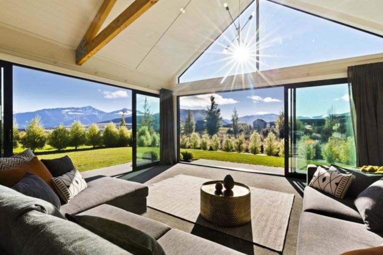 Photo of property in 3 Glenfiddich Road, Jacks Point, Queenstown, 9371