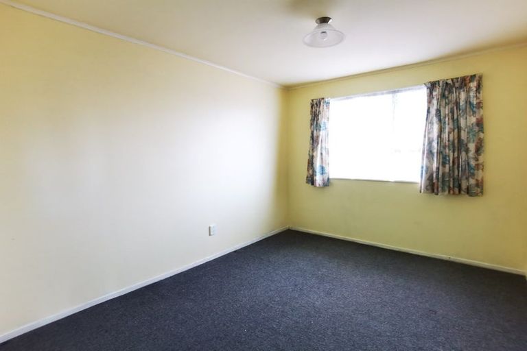 Photo of property in 112 Aviemore Drive, Highland Park, Auckland, 2010