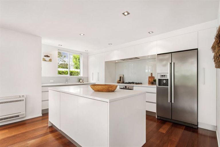 Photo of property in 43 Hawkesbury Avenue, St Albans, Christchurch, 8014