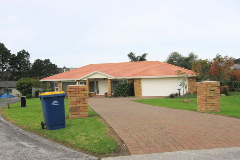 Photo of property in 15 Windfall Grove, Greenhithe, Auckland, 0632
