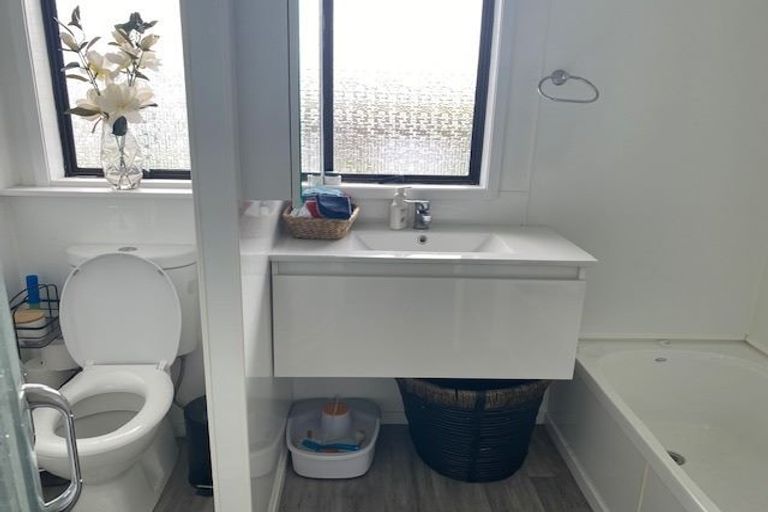 Photo of property in 1 Latham Stubbs Crescent, Waipawa, 4210