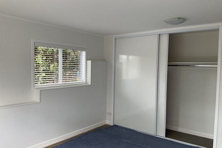 Photo of property in 22a Knightsbridge Drive, Forrest Hill, Auckland, 0620