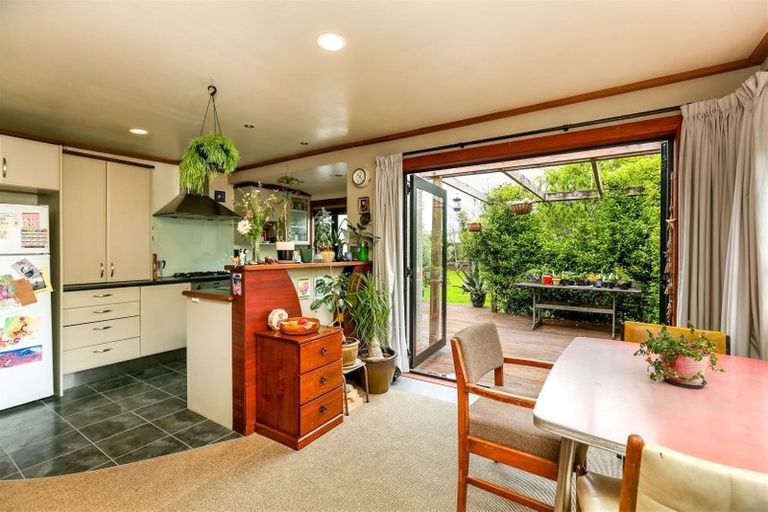 Photo of property in 28 Bulteel Street, New Plymouth, 4310