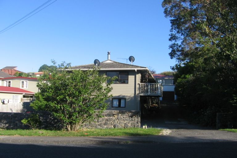 Photo of property in 1/66 Hogans Road, Glenfield, Auckland, 0629