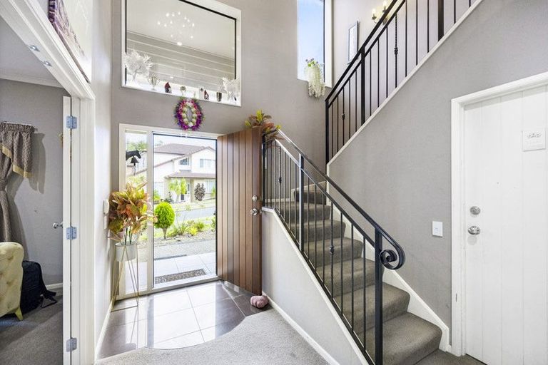 Photo of property in 1 Seresin Crescent, Flat Bush, Auckland, 2016