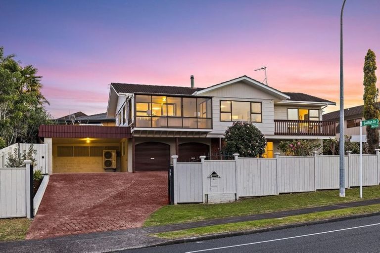 Photo of property in 27 Marina View Drive, West Harbour, Auckland, 0618