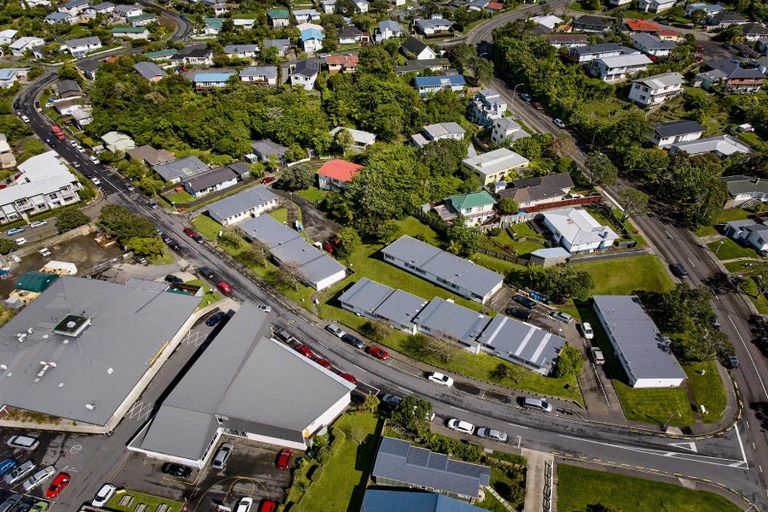 Photo of property in Batchelor Street Flats, 2-16 Batchelor Street, Newlands, Wellington, 6037