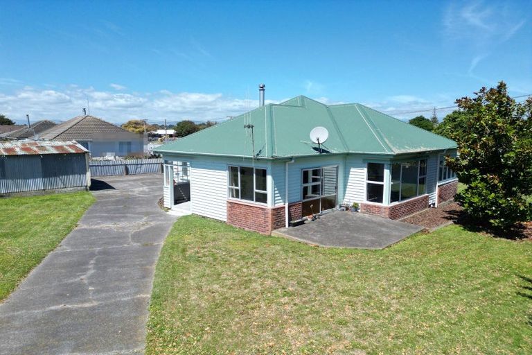 Photo of property in 19 Johnston Street, Foxton, 4814