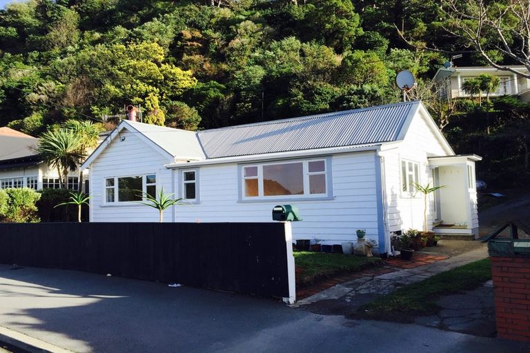 Photo of property in 221 Marine Parade, Seatoun, Wellington, 6022
