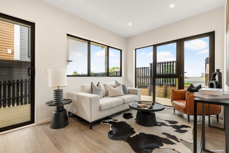 Photo of property in 4/147c Carlisle Road, Northcross, Auckland, 0632