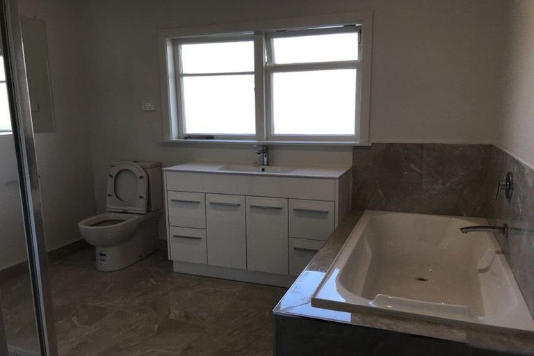 Photo of property in 22 Coles Crescent, Papakura, 2110