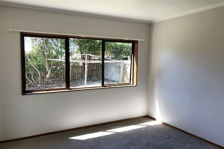 Photo of property in 1/3 Rae Road, Campbells Bay, Auckland, 0620