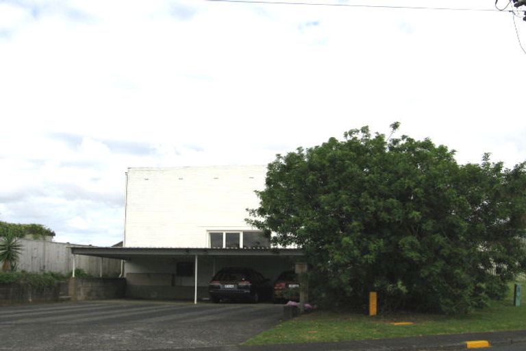 Photo of property in 2/72 Sylvan Avenue, Northcote, Auckland, 0627