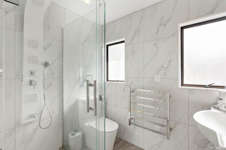 Photo of property in 1/86 Universal Drive, Henderson, Auckland, 0610