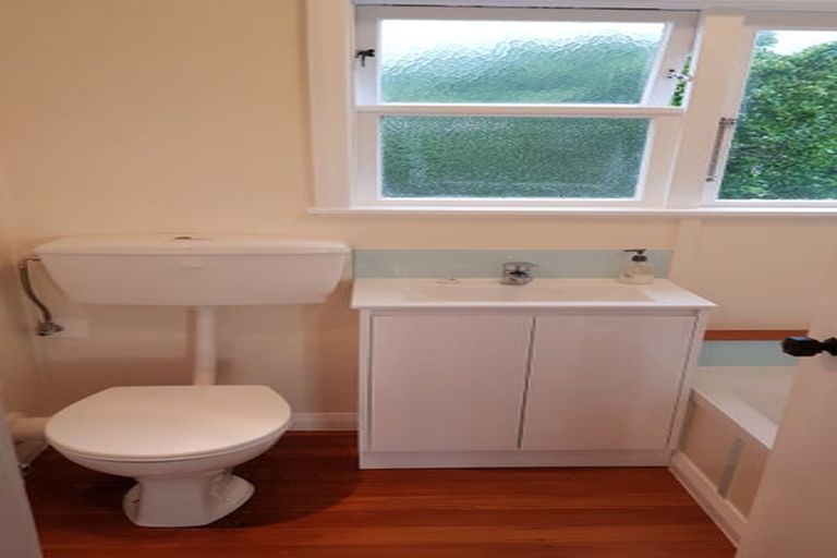 Photo of property in 5 Cressy Street, Waterloo, Lower Hutt, 5011