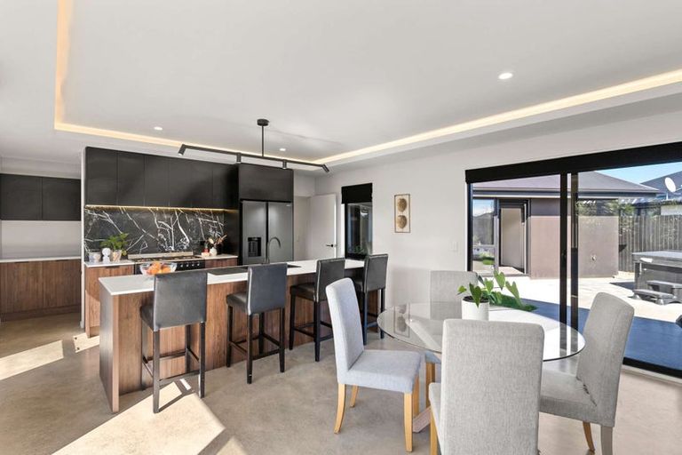 Photo of property in 15 Evelyn Crescent, Marshland, Christchurch, 8083