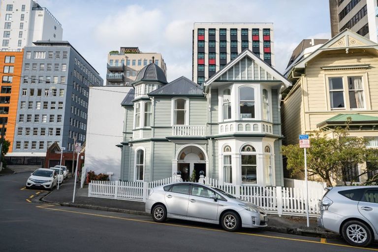 Photo of property in 18 Portland Crescent, Thorndon, Wellington, 6011