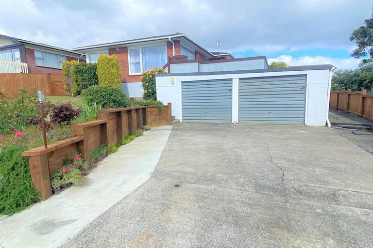 Photo of property in 25 Borrowdace Avenue, Botany Downs, Auckland, 2010