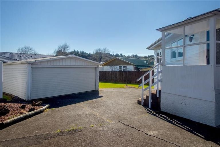 Photo of property in 56 Orams Road, Hillpark, Auckland, 2102