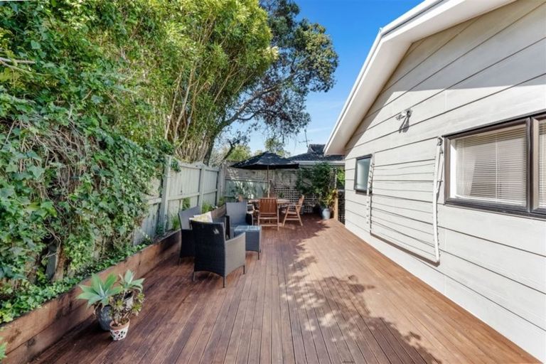 Photo of property in 2/18 Morton Avenue, Forrest Hill, Auckland, 0620