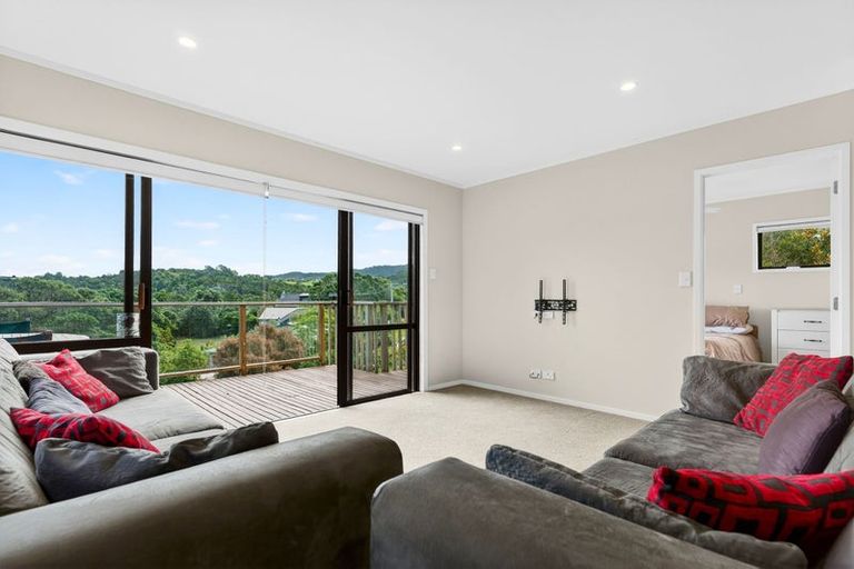 Photo of property in 11 Hillside Crescent, Leigh, 0985