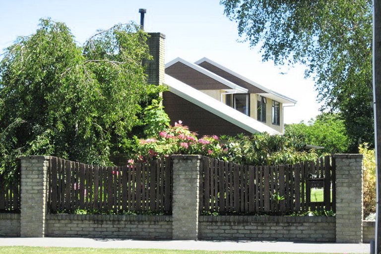 Photo of property in 249 Avonhead Road, Avonhead, Christchurch, 8042