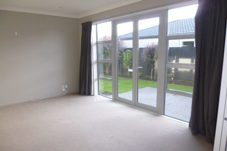 Photo of property in 5 Crofton Road, Harewood, Christchurch, 8051