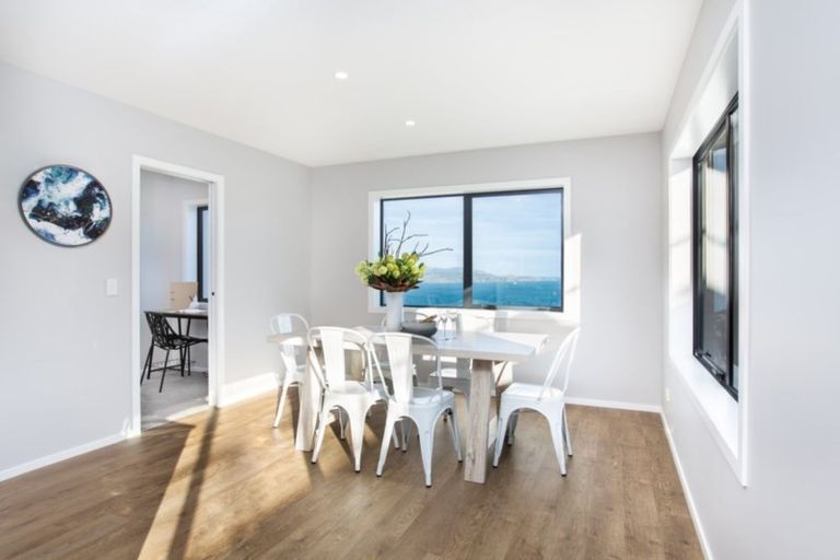 Photo of property in 42 Domett Street, Newlands, Wellington, 6037