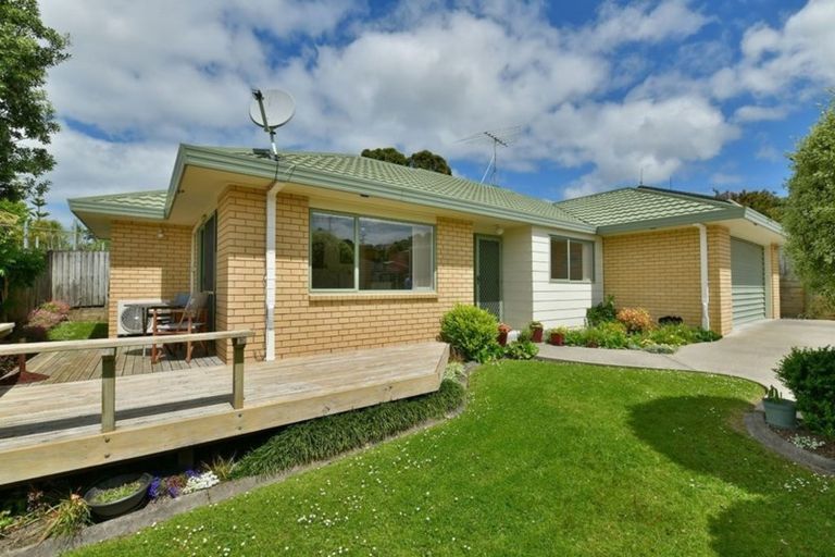 Photo of property in 4b Greta Place, Stanmore Bay, Whangaparaoa, 0932