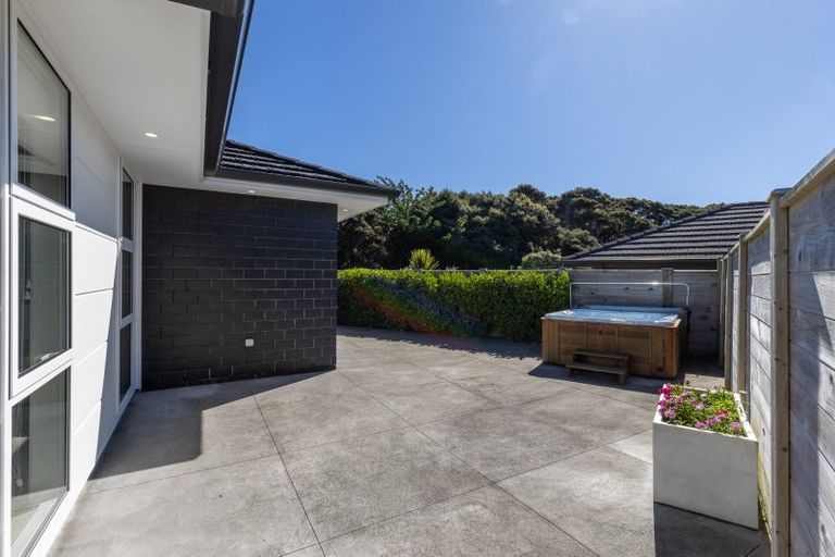 Photo of property in 44 Tradewinds Drive, Whitby, Porirua, 5024