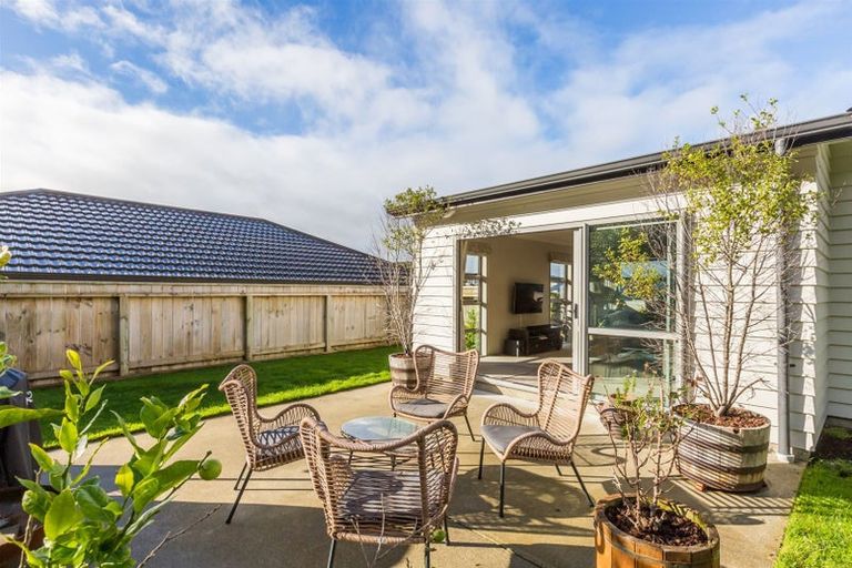 Photo of property in 14 Moonraker Place, Whitby, Porirua, 5024
