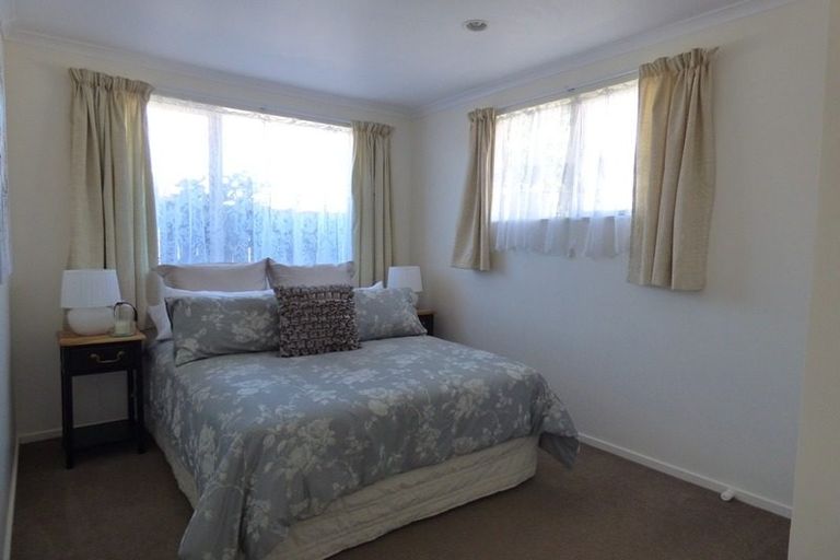 Photo of property in 21 Piriti Place, Weymouth, Auckland, 2103