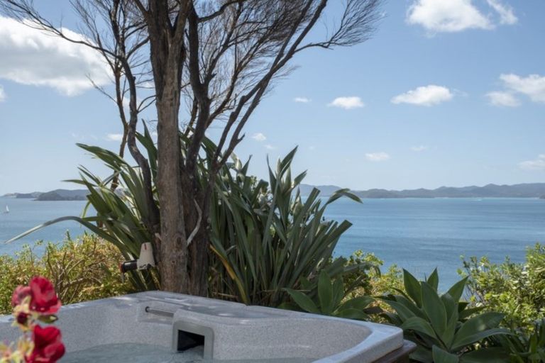 Photo of property in 40 Du Fresne Place, Russell, 0202