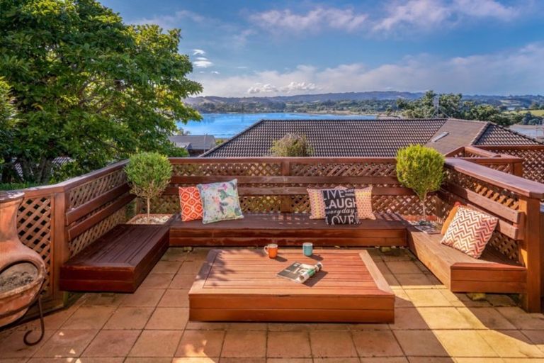 Photo of property in 27 Callender Place, Shelly Park, Auckland, 2014