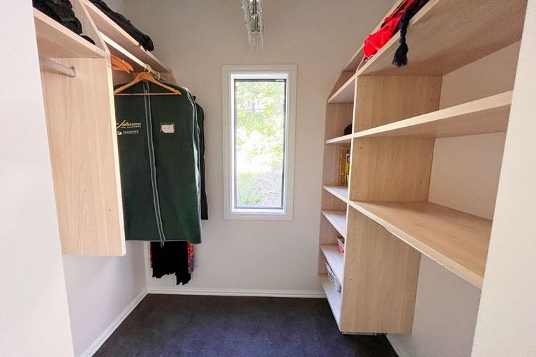 Photo of property in 5 Luxton Place, Mount Pleasant, Christchurch, 8081