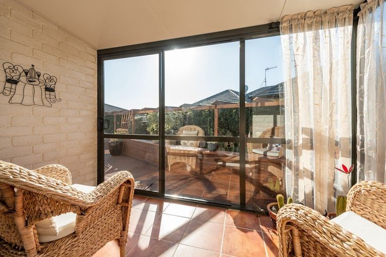 Photo of property in 2 Taranui Way, Paraparaumu Beach, Paraparaumu, 5032