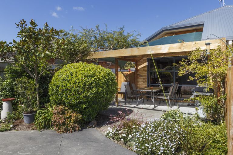 Photo of property in 99a Schnell Drive, Kelvin Grove, Palmerston North, 4414