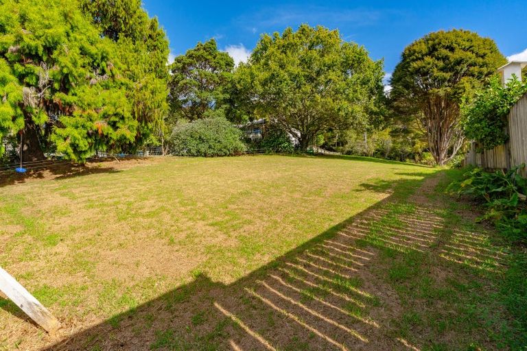 Photo of property in 42 Mountain Road, Henderson Valley, Auckland, 0612