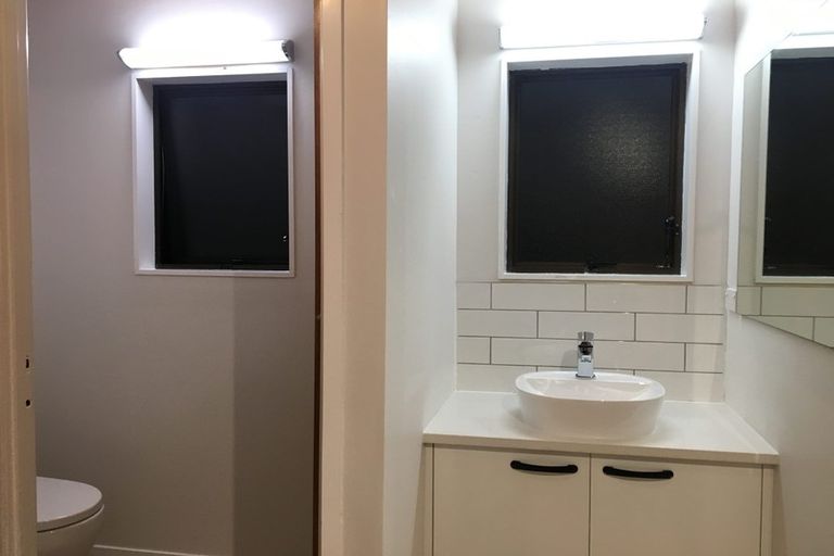 Photo of property in 1/11 Taipari Road, Te Atatu Peninsula, Auckland, 0610