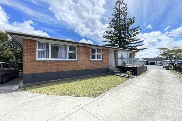 Photo of property in 31 Dawnhaven Drive, Te Atatu Peninsula, Auckland, 0610